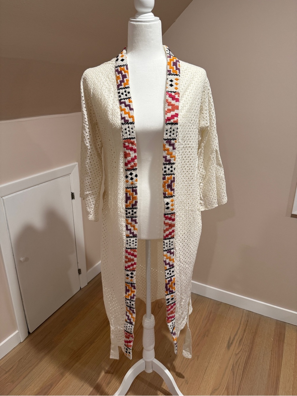 LIKE NEW Anthropologie Cream with Embroidered Trim Duster Kimono, Size OS